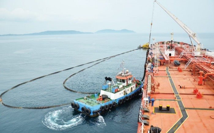 Dầu Mỹ quá đắt, nền kinh tế 4.500 tỷ USD 'quay lại' với dầu Trung Đông nhưng chọn cách vận chuyển 'độc lạ' chưa từng thấy - Ảnh 2.