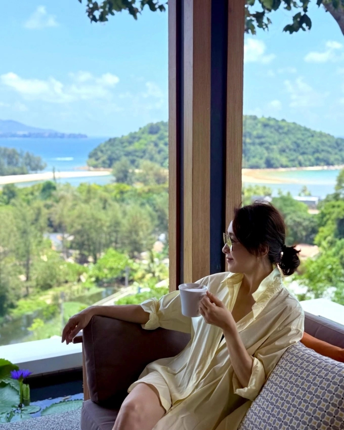 Phu nhân hào môn U60 vẫn dáng gọn, eo thon: Sáng nào cũng uống 1 thứ nhà nào cũng có để giữ eo vừa giảm phù nề- Ảnh 1.