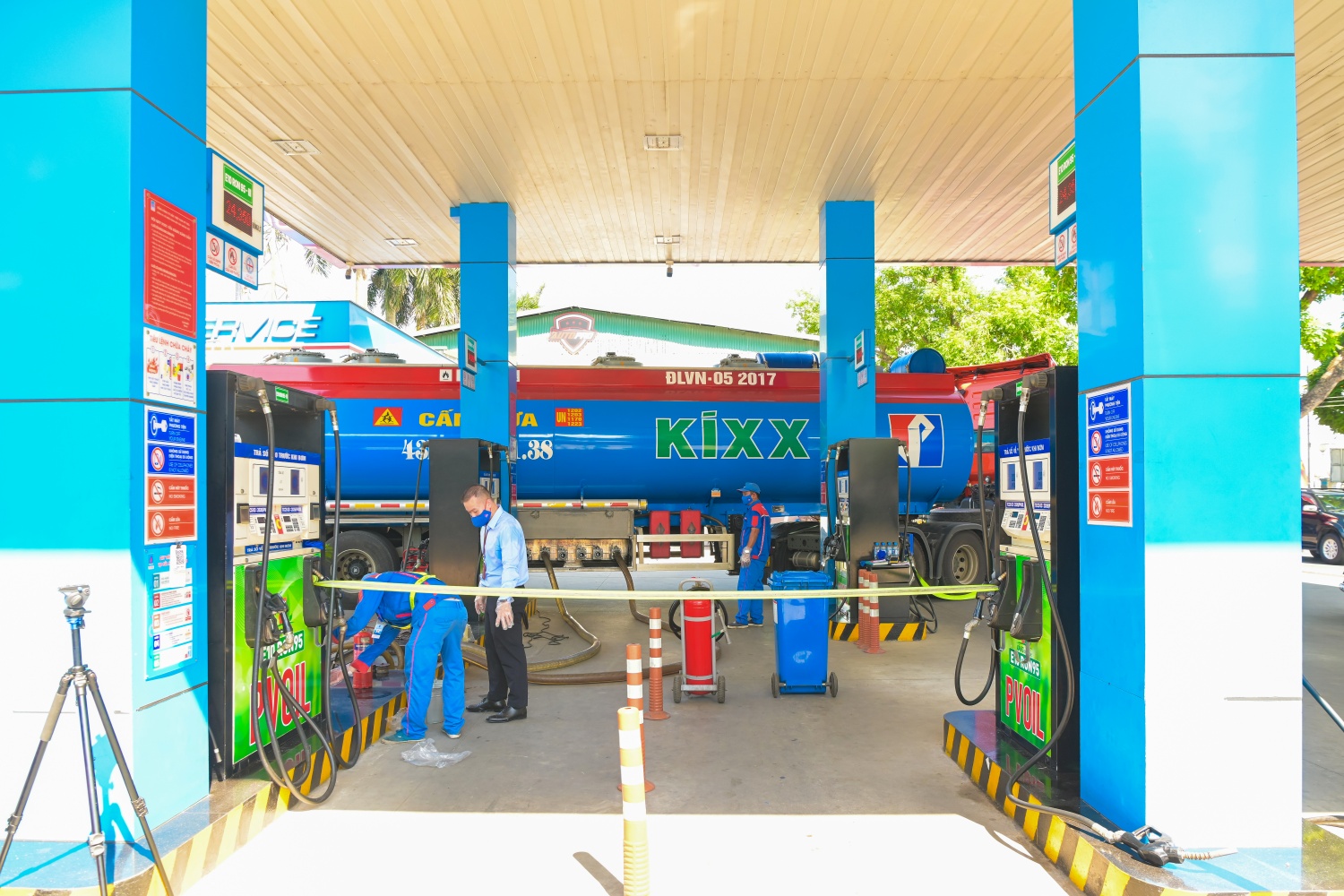 Điều gì xảy ra khi lần đầu tiên đổ xăng E10 cho xe máy?- Ảnh 1.