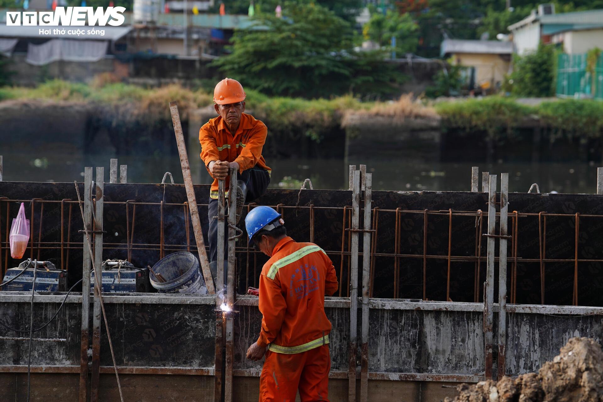 Hiện trạng nhà ven kênh rạch ở TP.HCM trước đợt hồi sinh 'kênh chết' quy mô lớn- Ảnh 5.