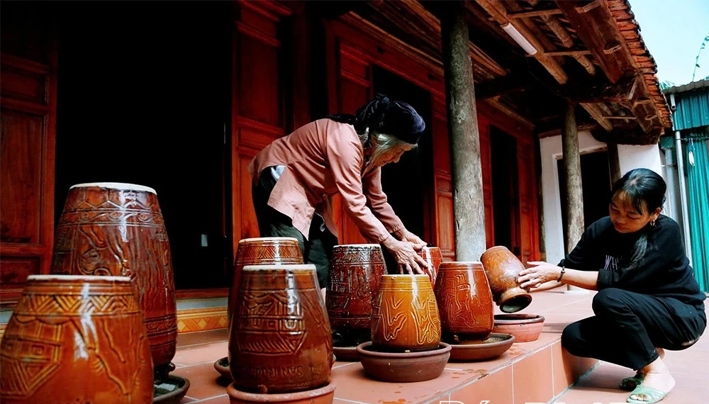 Món cá tốn cơm là đặc sản nổi tiếng của vùng quê đất Tổ, ăn một lần mê tới già - Ảnh 2.