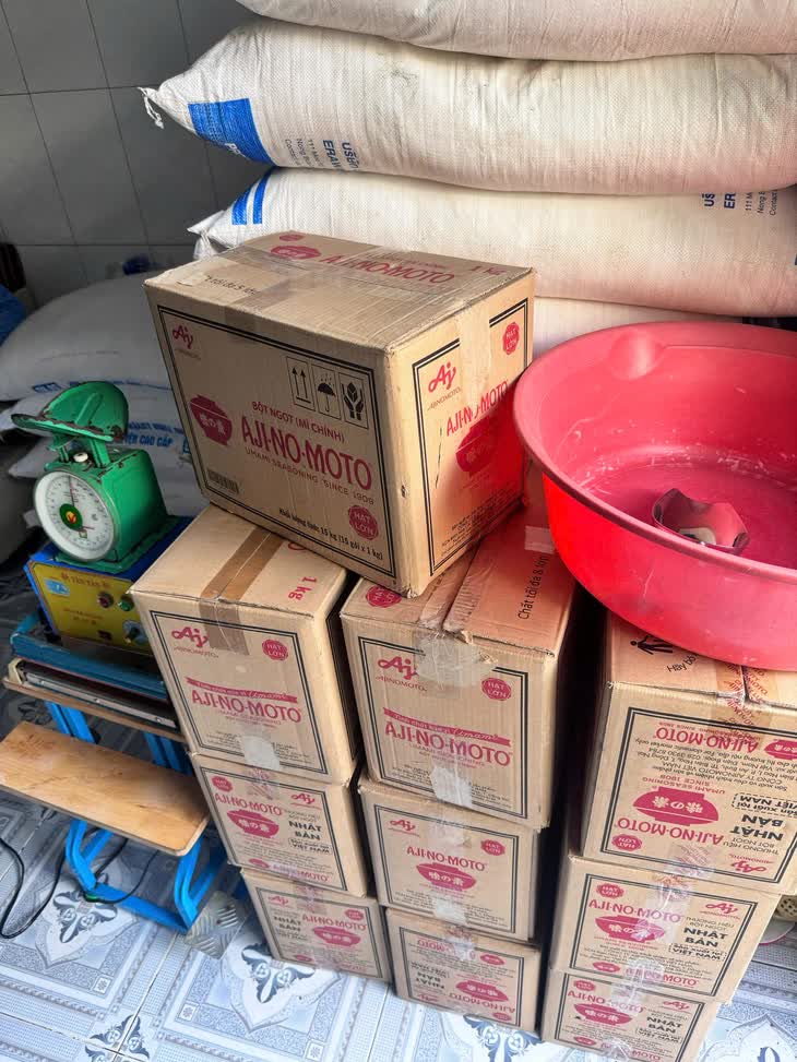 Đột kích một kho hàng, công an phát hiện đường dây sản xuất bột ngọt Ajinomoto giả, hơn 4 tấn đã tuồn ra thị trường- Ảnh 4.
