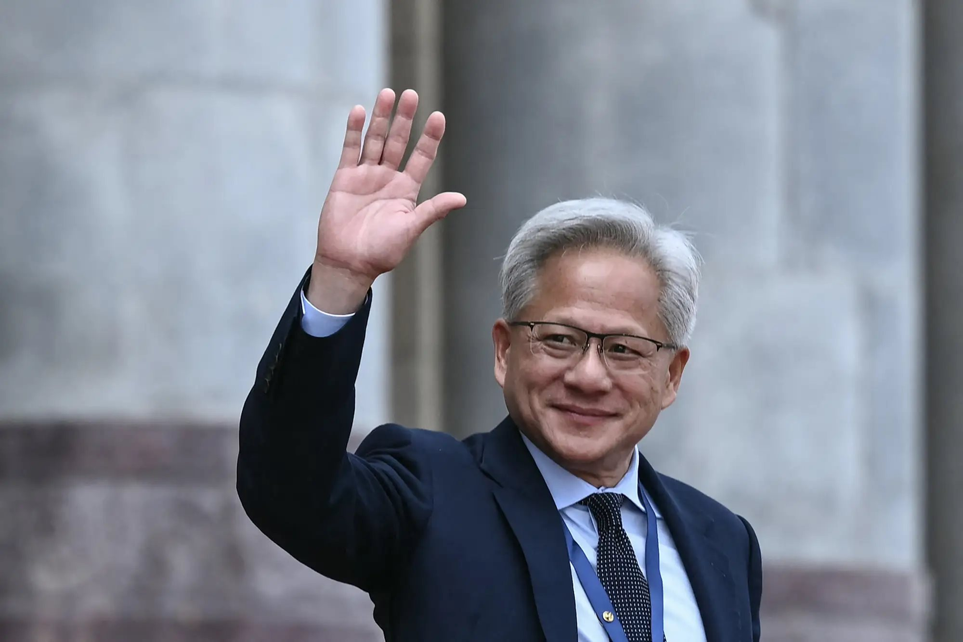 Đến Trung Quốc cùng ông Trump, CEO Nvidia Jensen Huang không quên làm một điều y hệt hồi thăm Việt Nam- Ảnh 1.