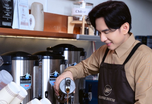 MC Kỳ Duyên mở nhà hàng sang trọng tại Mỹ, 2 NSƯT cùng tới - Ảnh 3.