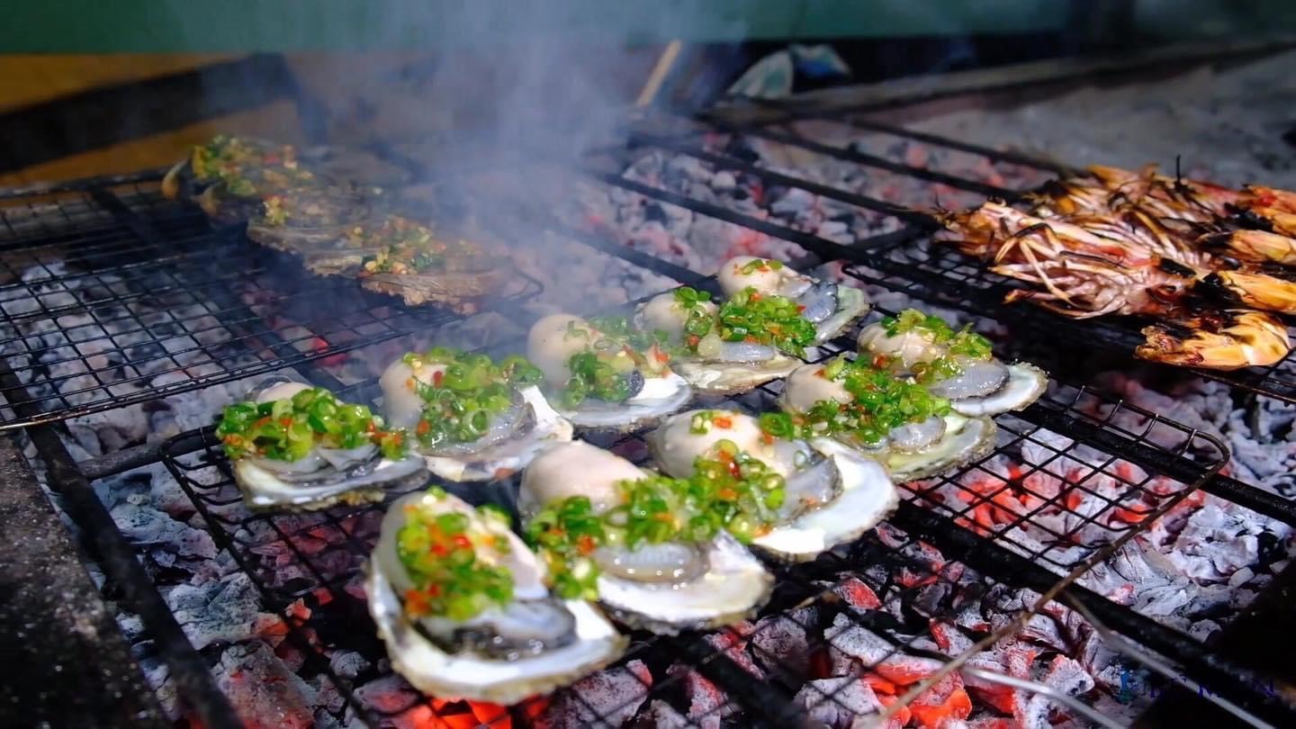 Vừa ăn hải sản xong đã đỏ mặt, nổi mẩn khắp người? Bác sĩ lên tiếng cảnh báo - Ảnh 1.