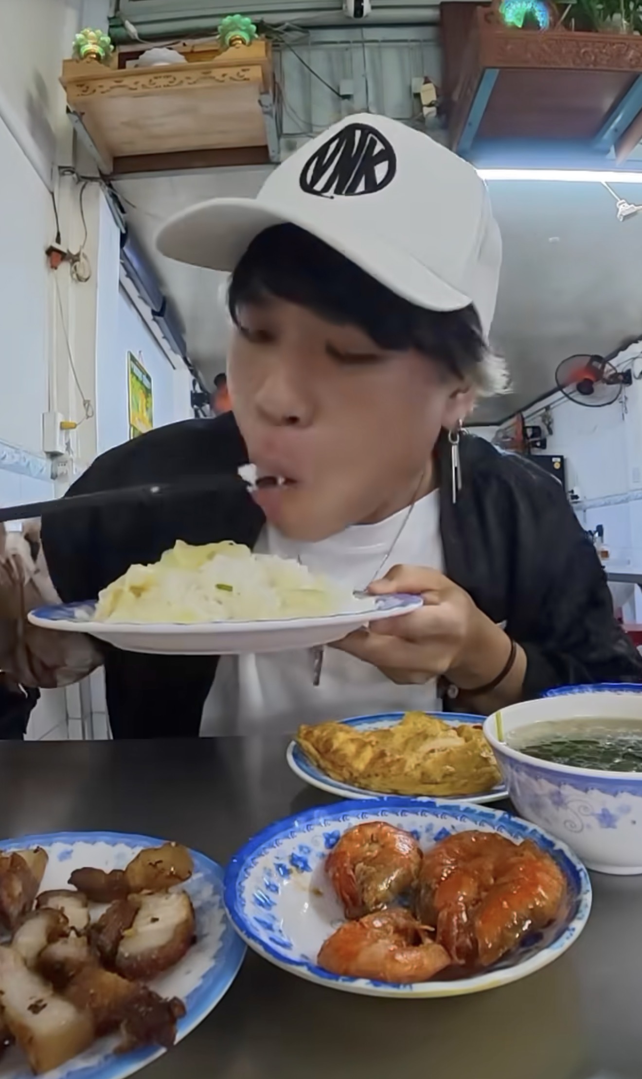 Khoe "hôm nay nhiều tiền", khách Nhật bị mâm cơm Việt 68.000 đánh gục- Ảnh 3.