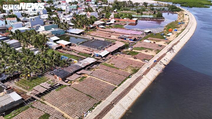 Cận cảnh nơi nước đen kịt, hôi thối vừa bị Chủ tịch tỉnh Gia Lai chỉ đạo xử lý- Ảnh 13.