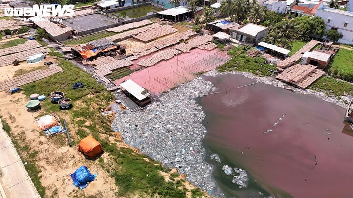 Cận cảnh nơi nước đen kịt, hôi thối vừa bị Chủ tịch tỉnh Gia Lai chỉ đạo xử lý- Ảnh 3.