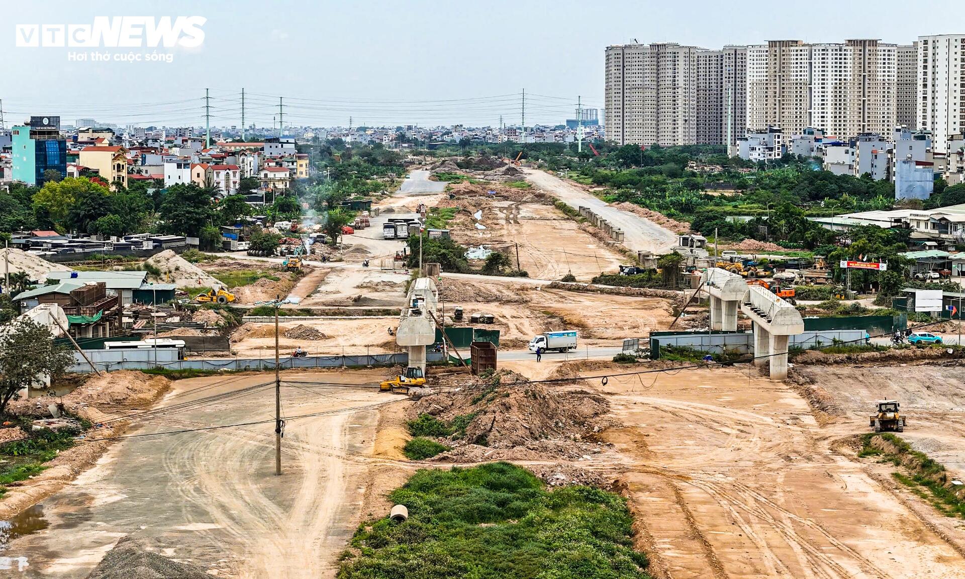 Loạt trụ cầu vượt dần thành hình tại nút giao Vành đai 4 - Quốc lộ 6- Ảnh 7.
