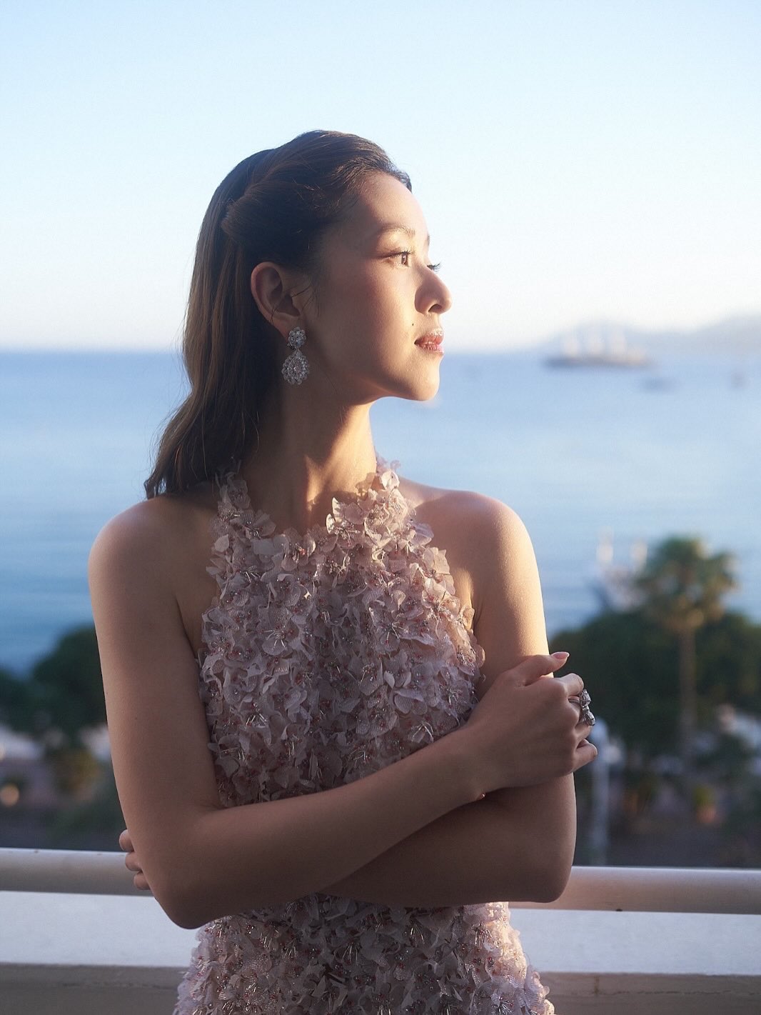 Chương Trạch Thiên xuất hiện tại tiệc tối kín chỉ dành cho giới siêu giàu và tinh hoa Cannes: Visual tuổi 32 áp đảo- Ảnh 4.