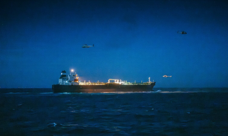 Phát hiện tàu chở dầu Suezmax chở đầy hàng âm thầm đi qua eo biển Hormuz, chờ dầu của Iraq hướng thẳng đến một quốc gia châu Á - Ảnh 1.