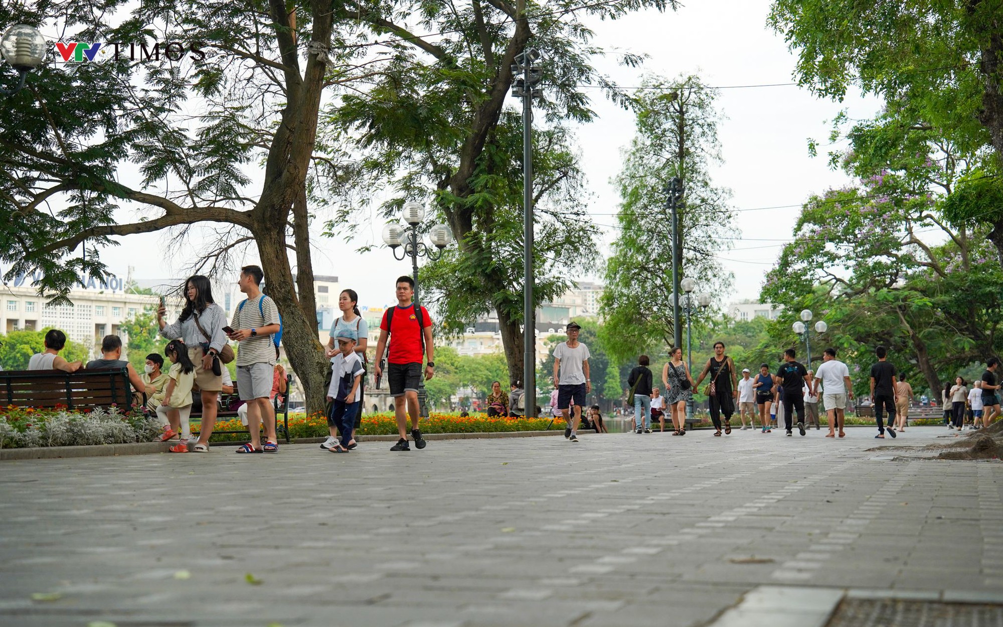 Hà Nội dọn dẹp vỉa hè: Trả lại không gian đi bộ, hộ kinh doanh mong muốn thuê lại- Ảnh 1.