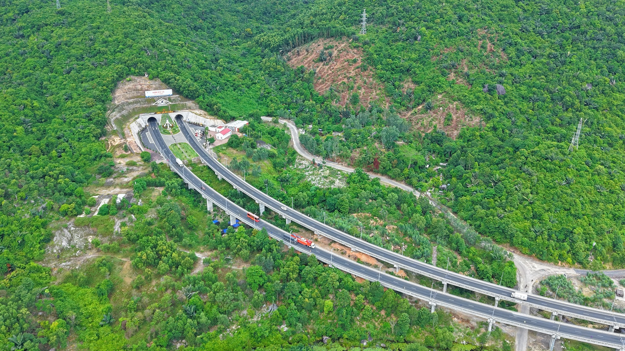 Không sao chép hay phụ thuộc nước ngoài, Việt Nam tạo kỳ tích ngay lần đầu tự xây hầm xuyên núi, giúp rút ngắn thời gian di chuyển qua cung đèo hiểm trở- Ảnh 1.