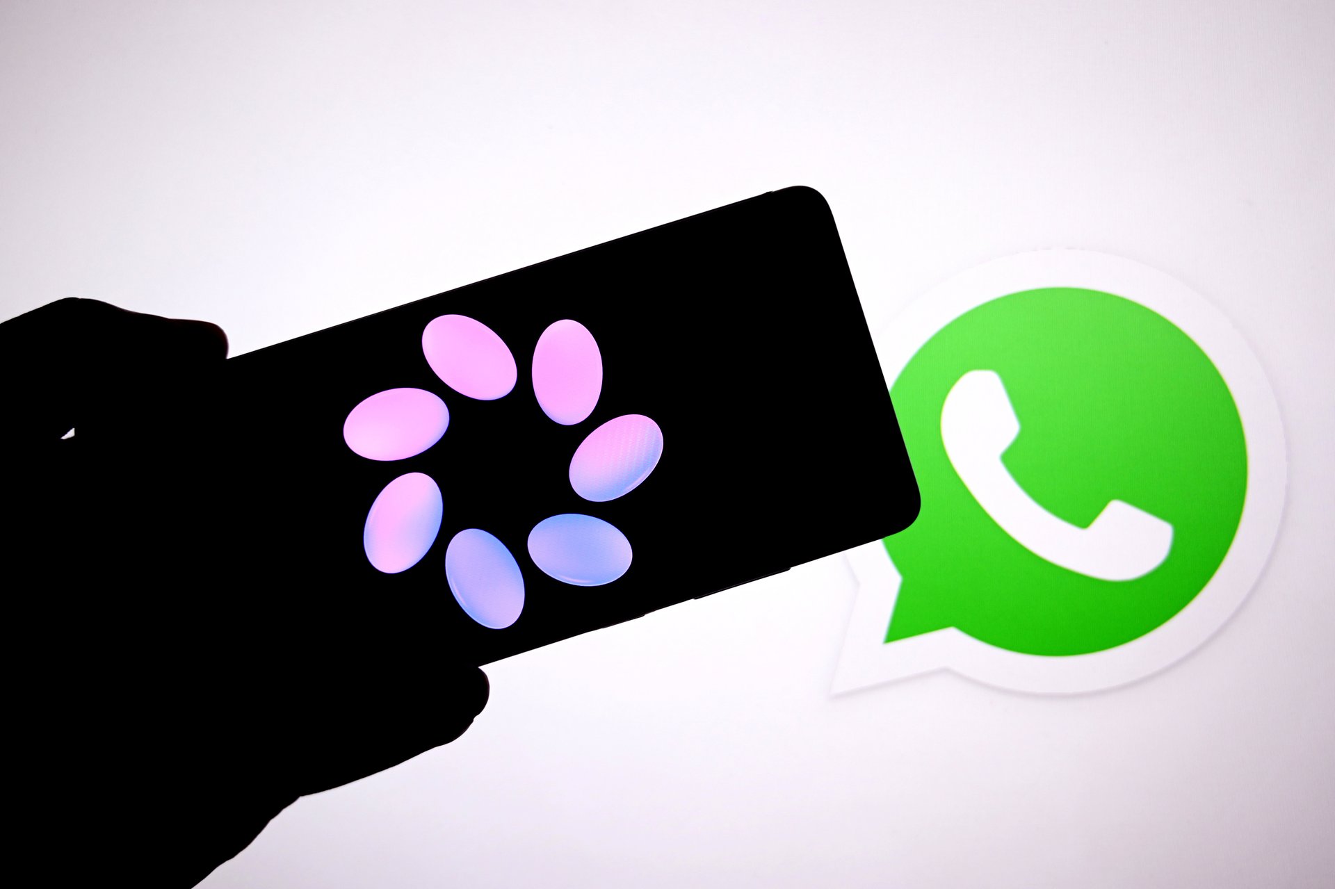 WhatsApp biến phòng chat AI thành khu vực 