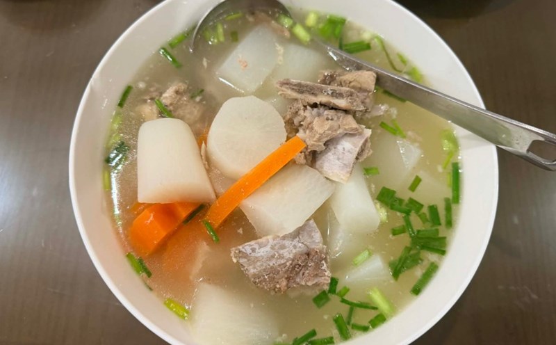 Ăn sống thải độc, nấu chín tốt cho phổi, hầm kỹ bổ dạ dày: Loại củ được ví như "nhân sâm trắng" của người Việt- Ảnh 1.