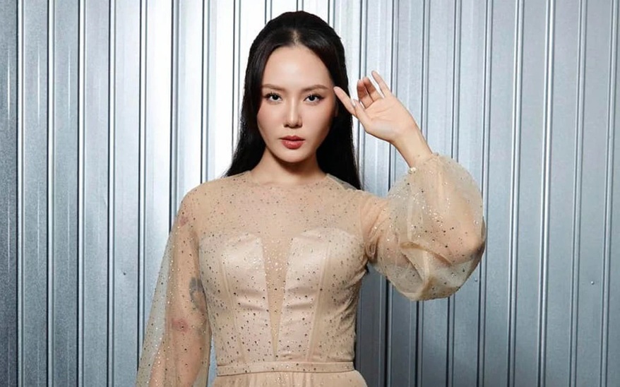 Nữ ca sĩ xinh đẹp bức xúc tuyên bố thẳng: 