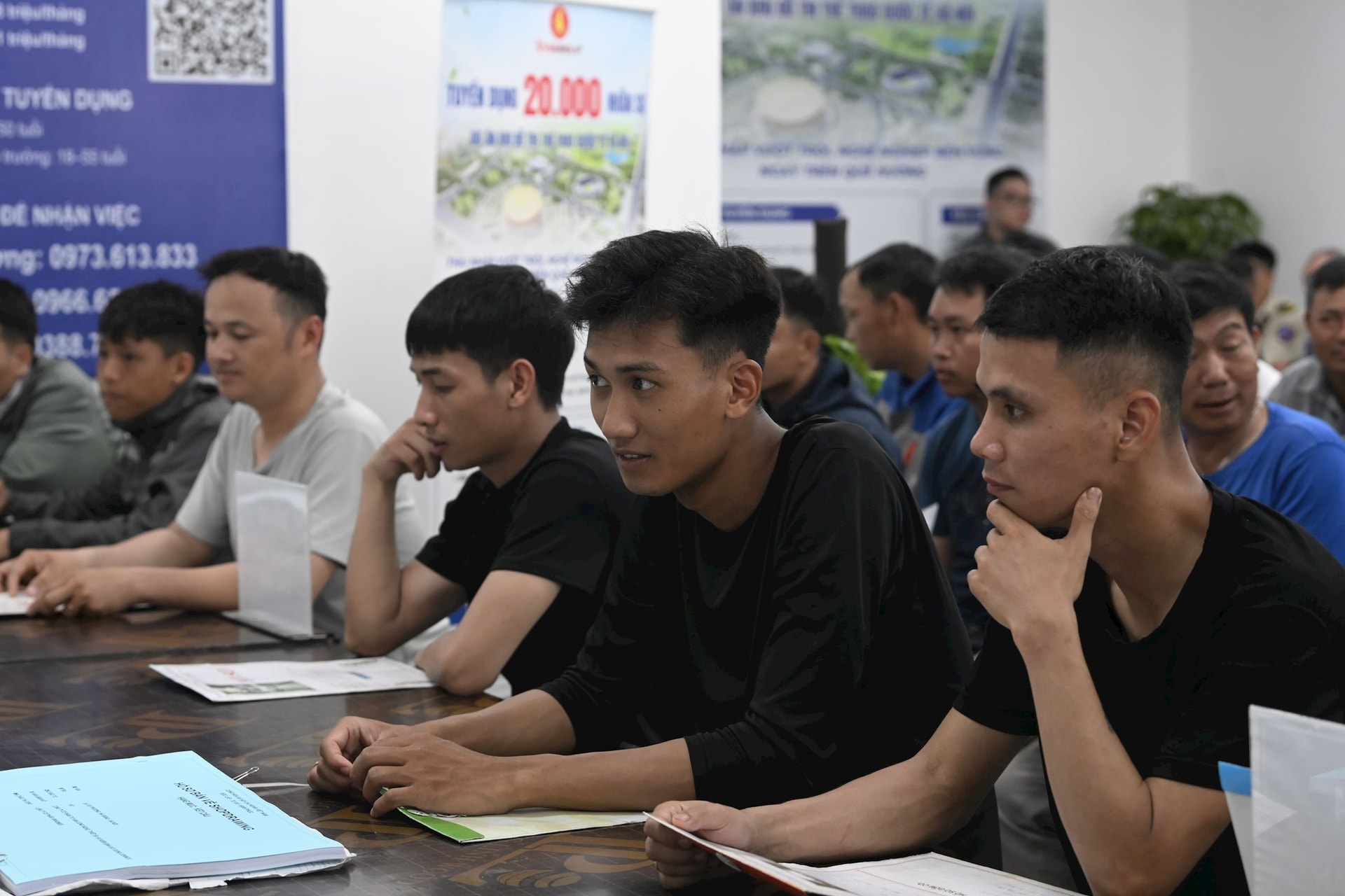 Chưa từng có: Vingroup tuyển 20.000 lao động cho dự án KĐT lớn nhất VN, người Hà Nội phấn khởi nộp hồ sơ- Ảnh 6.