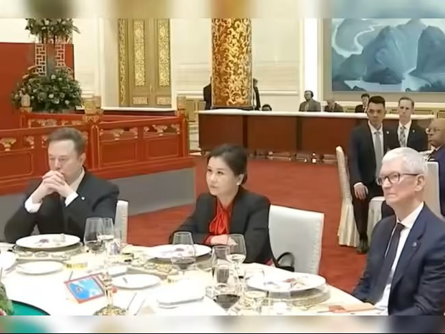 15 tuổi làm công nhân, 55 tuổi được Trung Quốc chọn ngồi cạnh "chế ngự" Elon Musk: Chu Quần Phi, bà là ai?- Ảnh 2.