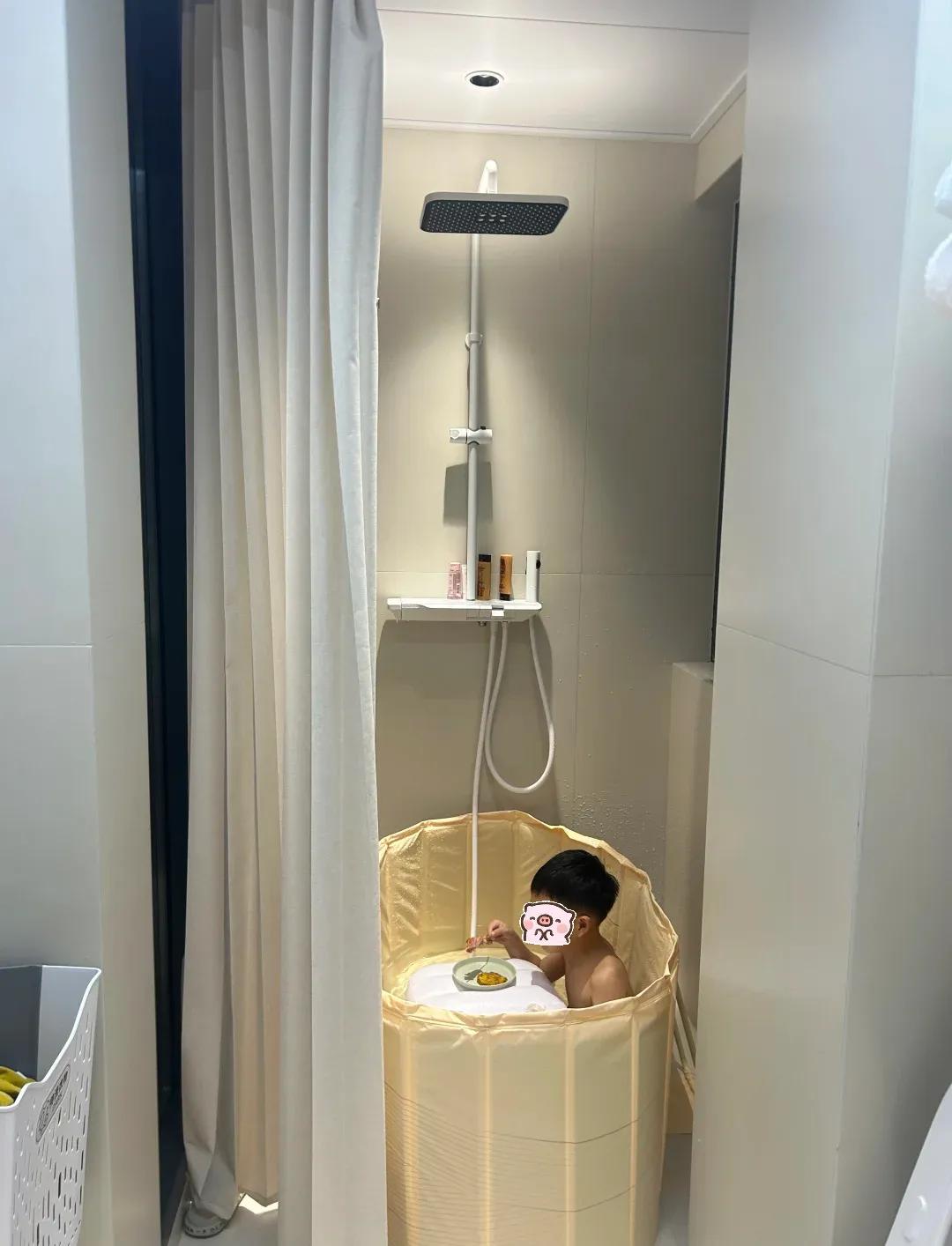 Vách kính phòng tắm đang dần “thất sủng”? Nhiều gia đình chuyển sang 4 kiểu thiết kế tiết kiệm diện tích, dễ vệ sinh hơn - Ảnh 3.