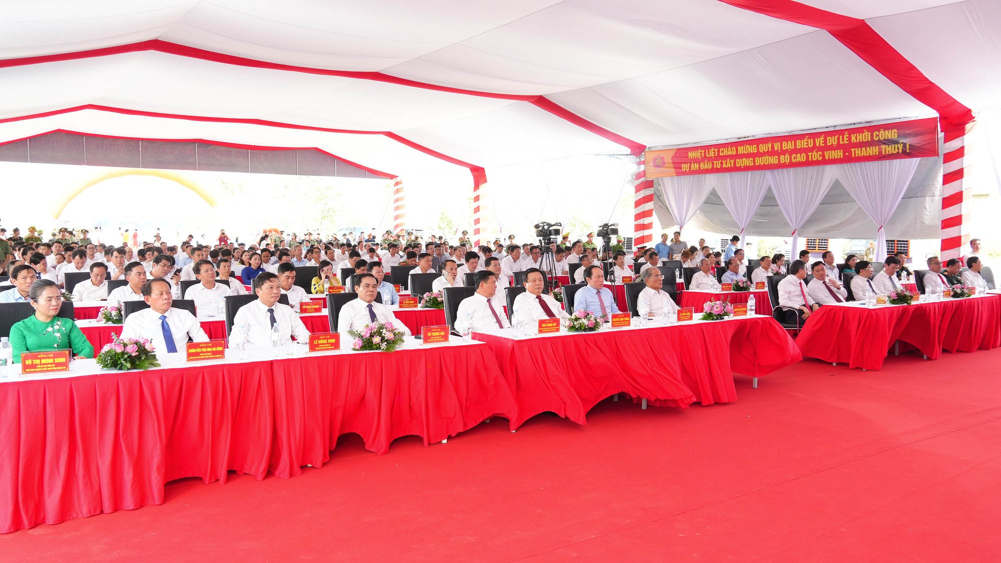 Khởi công cao tốc gần 24.000 tỷ đồng rút ngắn thời gian di chuyển Việt Nam - Lào, đại diện liên danh Đèo Cả kiến nghị gì?- Ảnh 1.