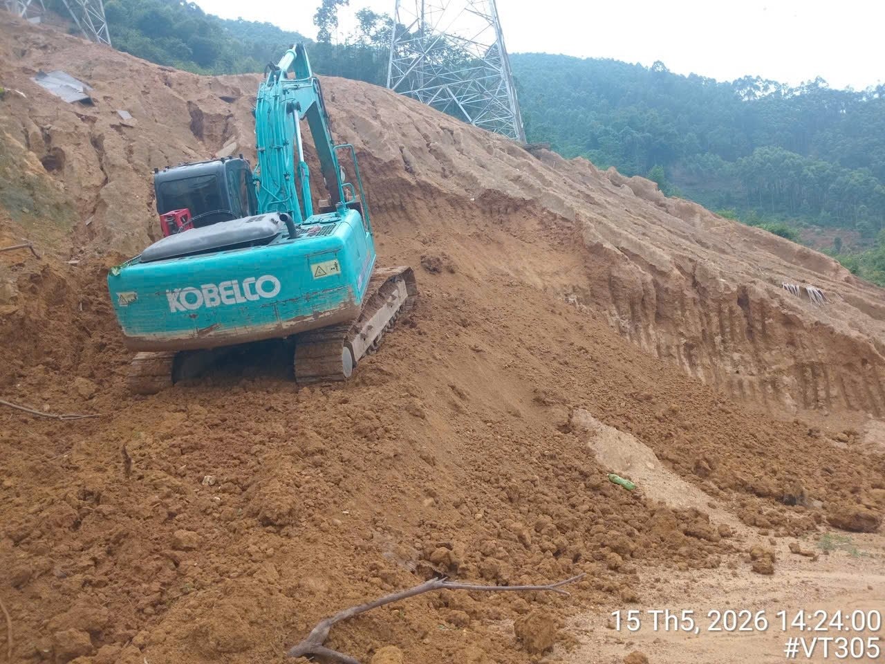 EVN lên tiếng vụ “sạt lở chân cột điện” tại đường dây 500kV Lào Cai - Vĩnh Yên- Ảnh 1.
