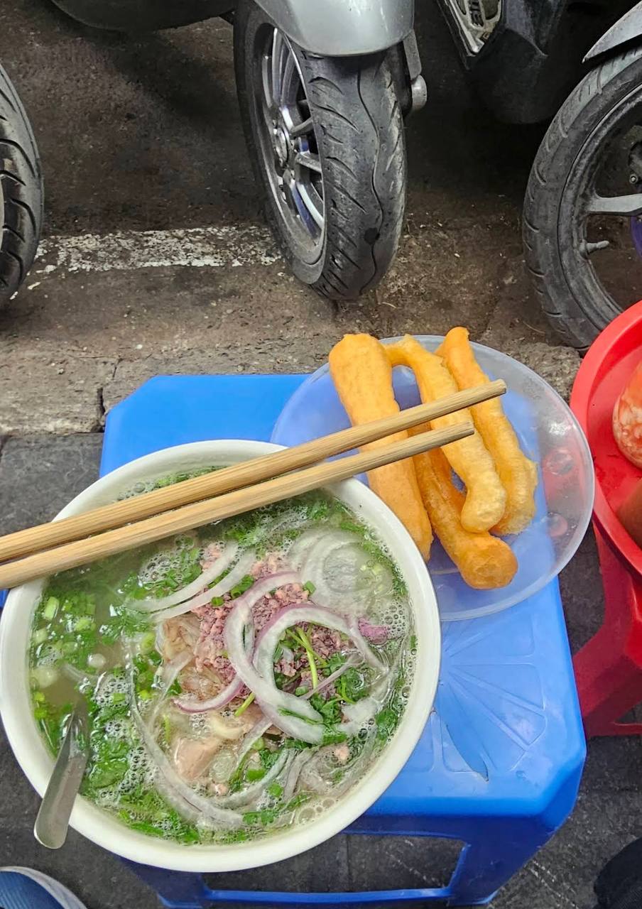 Quán phở “độc đáo” nhất Hà Nội đập thẳng thịt sống vào bát, được NSƯT Chí Trung mê mẩn ăn suốt 3 đời- Ảnh 10.