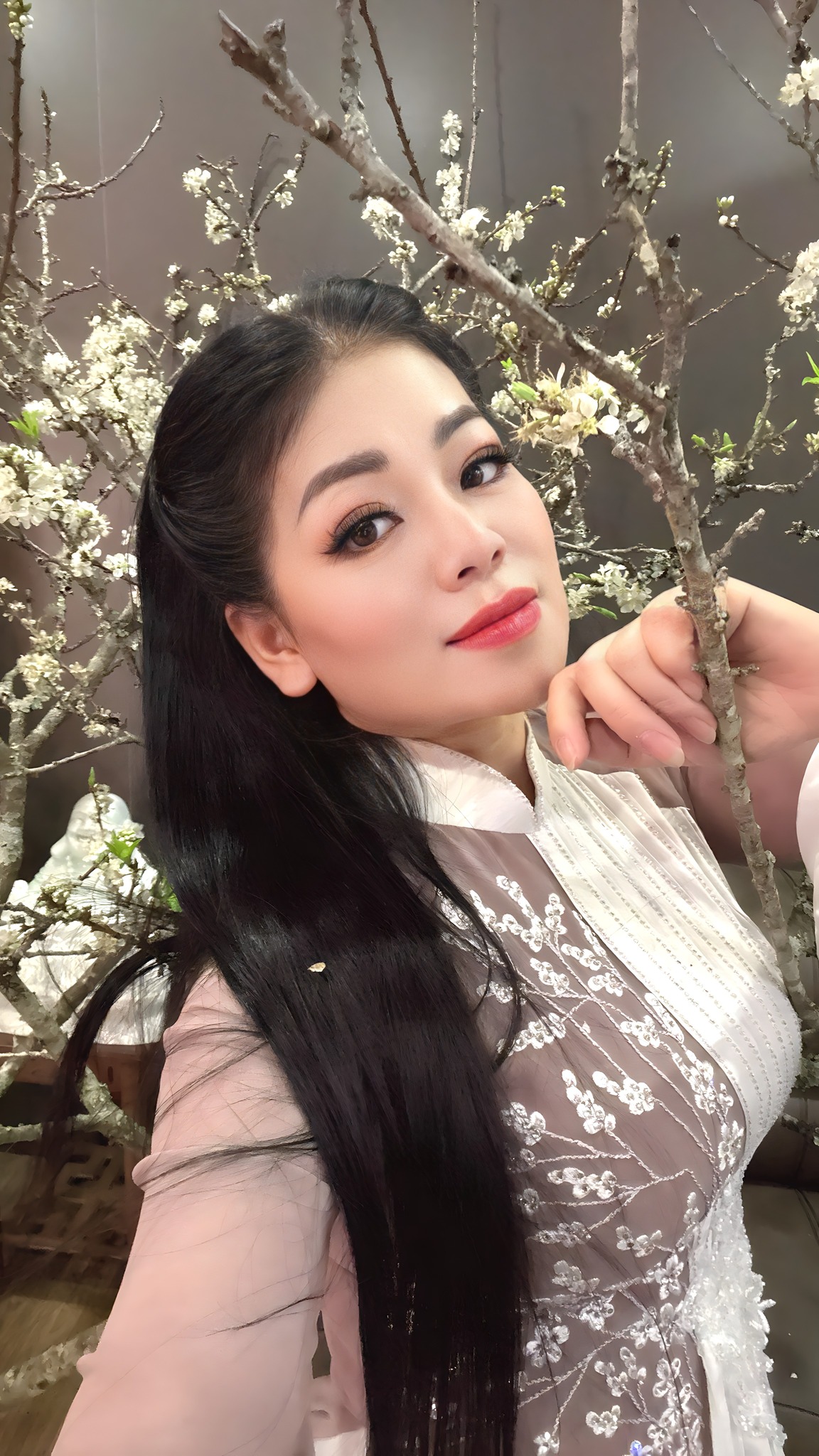 Mẹ đơn thân 4 con là nữ hoàng nhạc đỏ: 