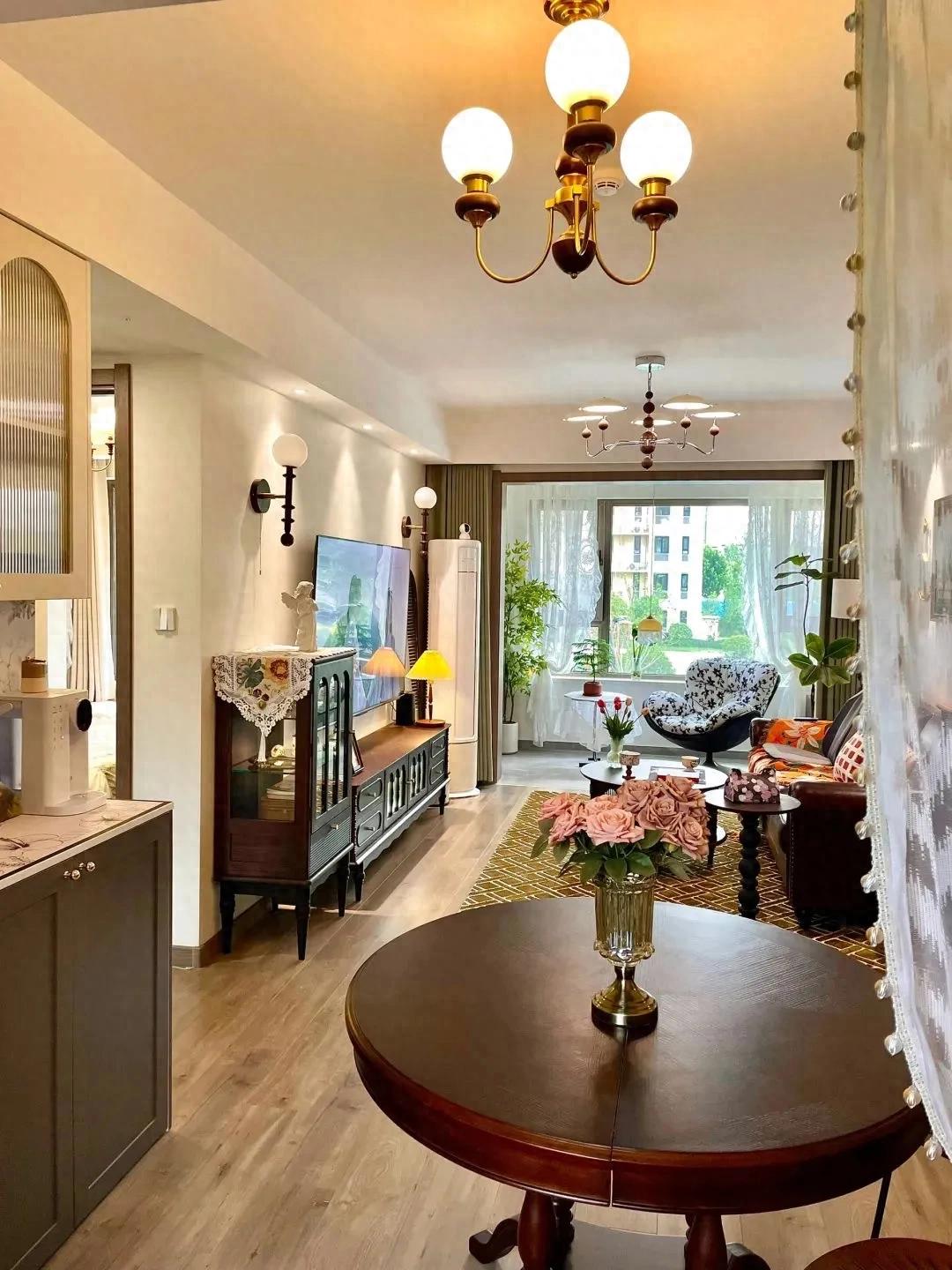Căn hộ 80m² được mẹ tôi decor như biệt thự châu Âu: Khách tới chơi cứ hỏi “Nhà này thật sự ở chung cư sao?” - Ảnh 1.