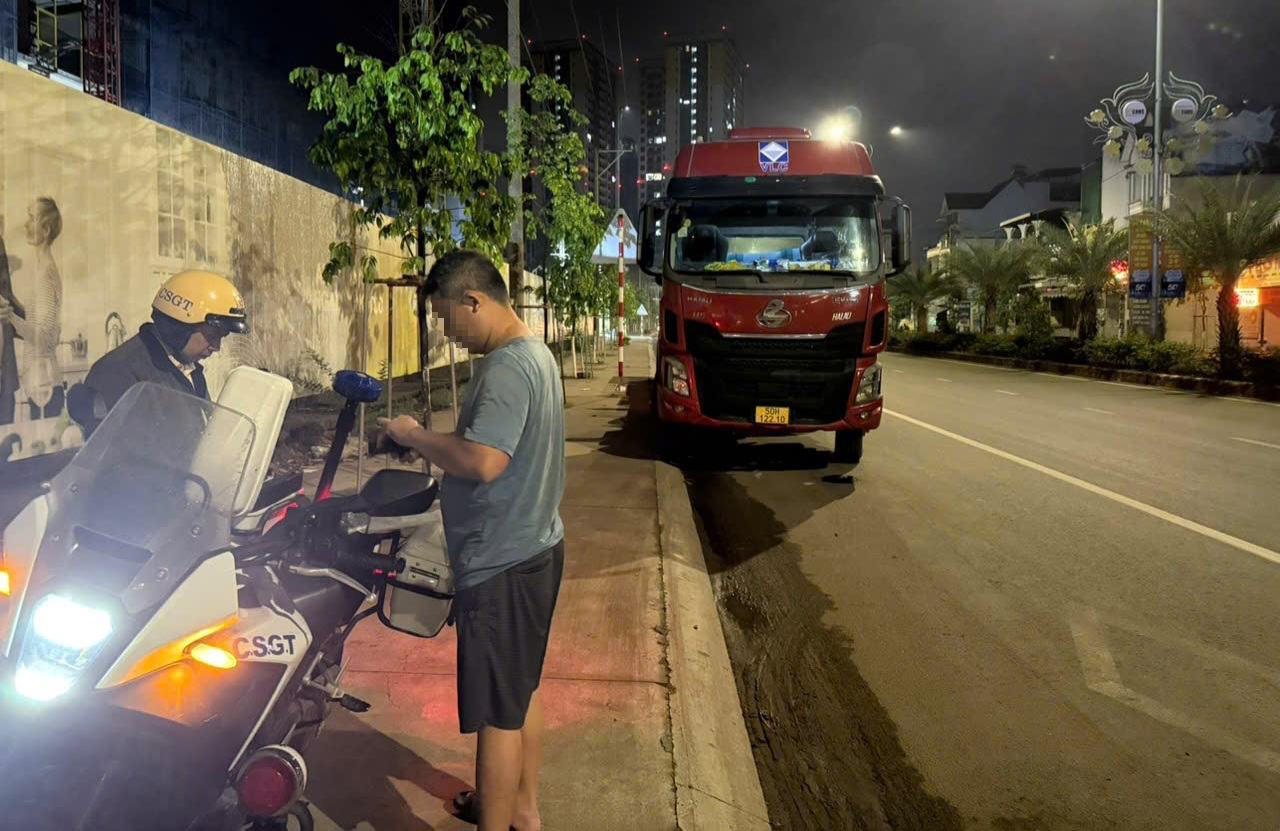 CSGT đang xử lý nghiêm lỗi này ở 5 phường của TPHCM - Ảnh 5.