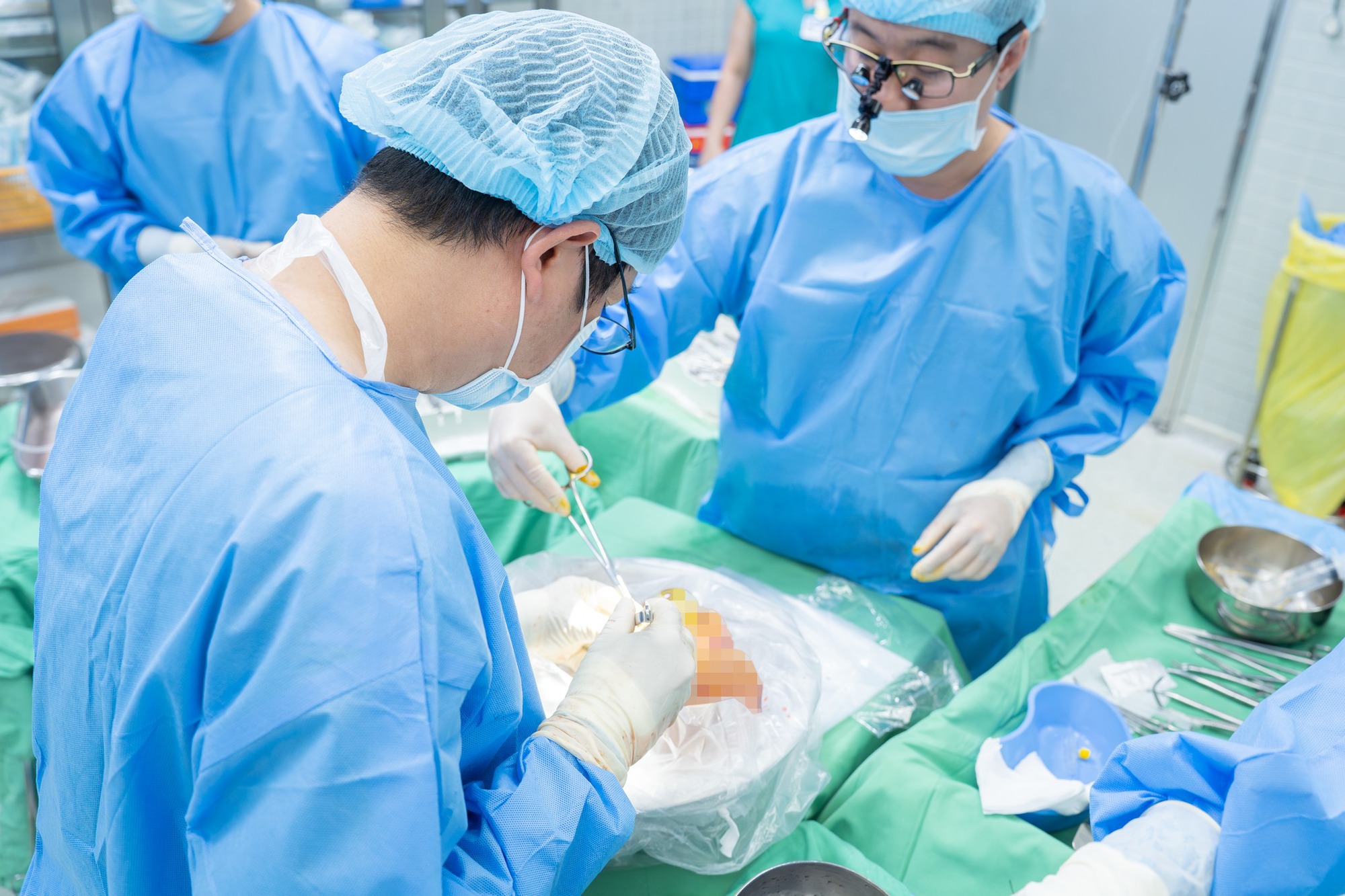 Kỳ tích ghép tạng Việt Nam: Hai người ra đi, 12 cuộc đời được cứu sống và những cuộc đại phẫu xuyên đêm của y học Việt Nam- Ảnh 15.