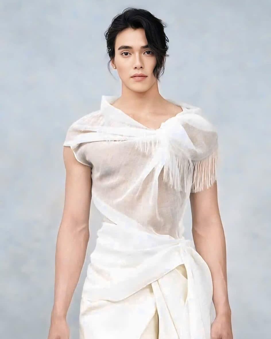 “Anh nông dân đẹp trai nhất Việt Nam” đi catwalk gây tranh cãi: "Ai chọc gì ảnh vậy nhỉ?" - Ảnh 10.