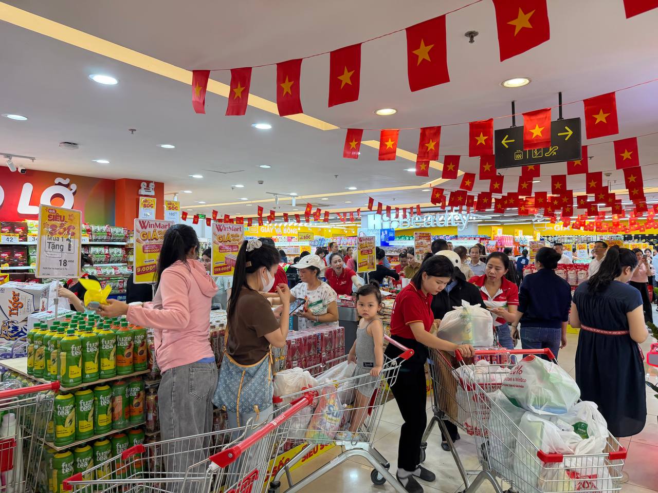 Xu hướng mua sắm dịp lễ 30 - 4 và 1 - 5: Sức mua tăng mạnh tại siêu thị - Ảnh 2.