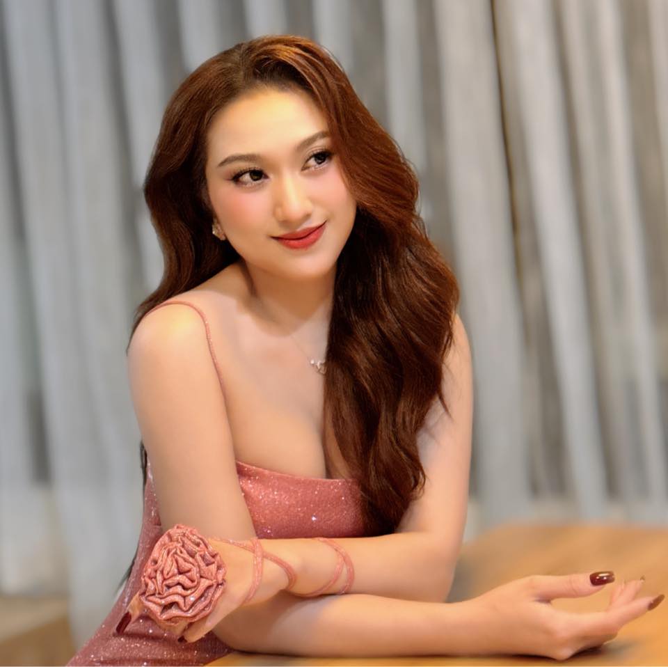 Nữ ca sĩ hủy cưới trước 1 tuần: Nhiều đại gia ngàn tỷ vây quanh, rời showbiz, 35 tuổi thành đạt- Ảnh 1.