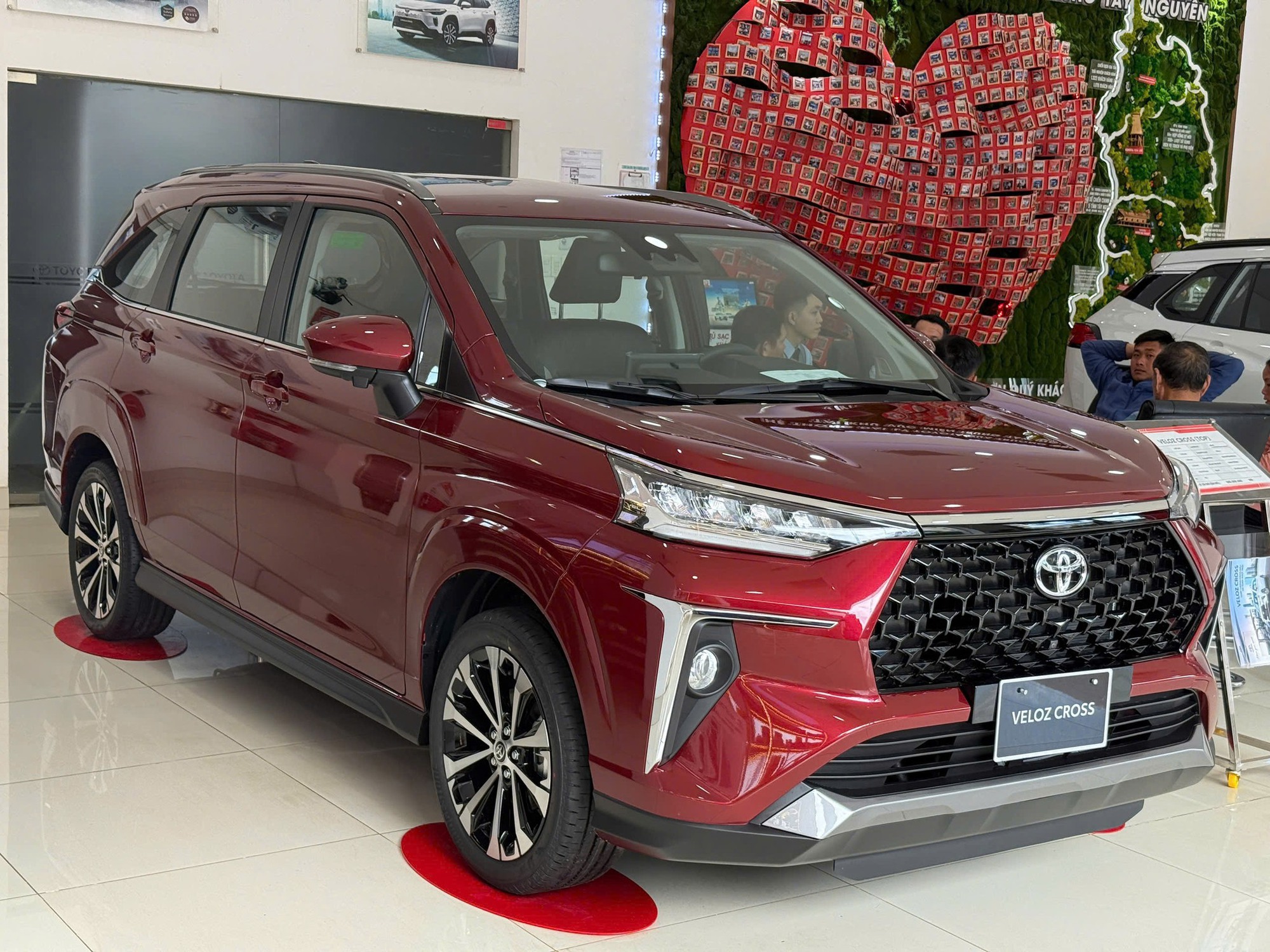 Veloz Cross bất ngờ soán ngôi Yaris Cross trở thành xe Toyota bán chạy nhất, Vios trở lại top 3- Ảnh 2.