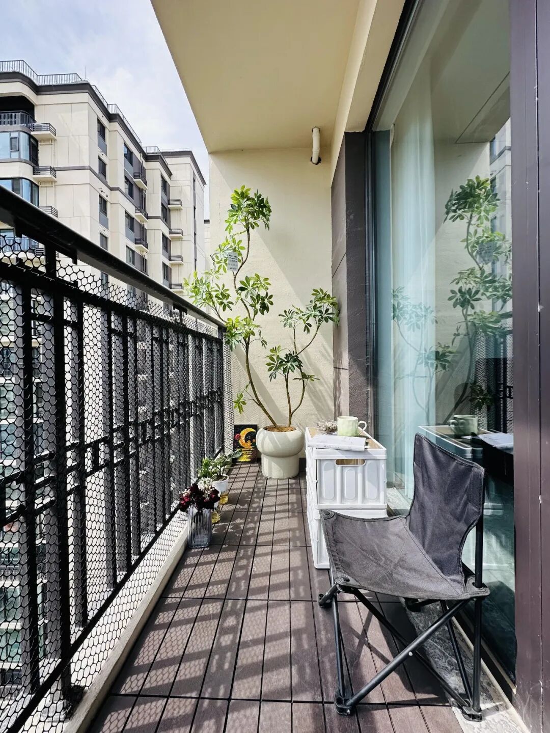 Sau 1 năm dùng ban công mở, tôi hiểu vì sao nhiều người muốn đóng lại- Ảnh 2.