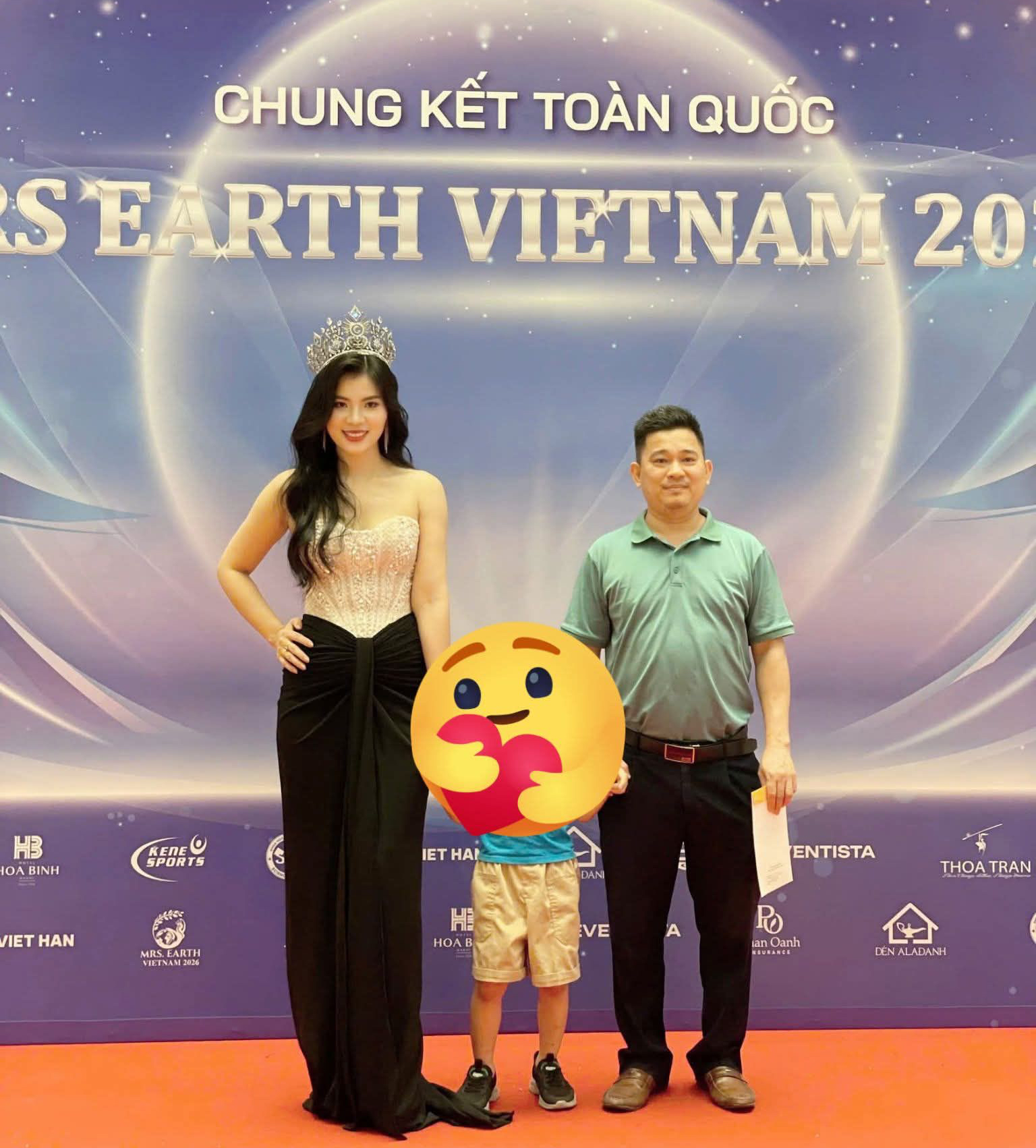Hoa hậu là vợ giáo sư trẻ nhất Việt Nam: "Giáo sư phải vào bếp nấu ăn, nấu được món ngon mình khen"- Ảnh 1.