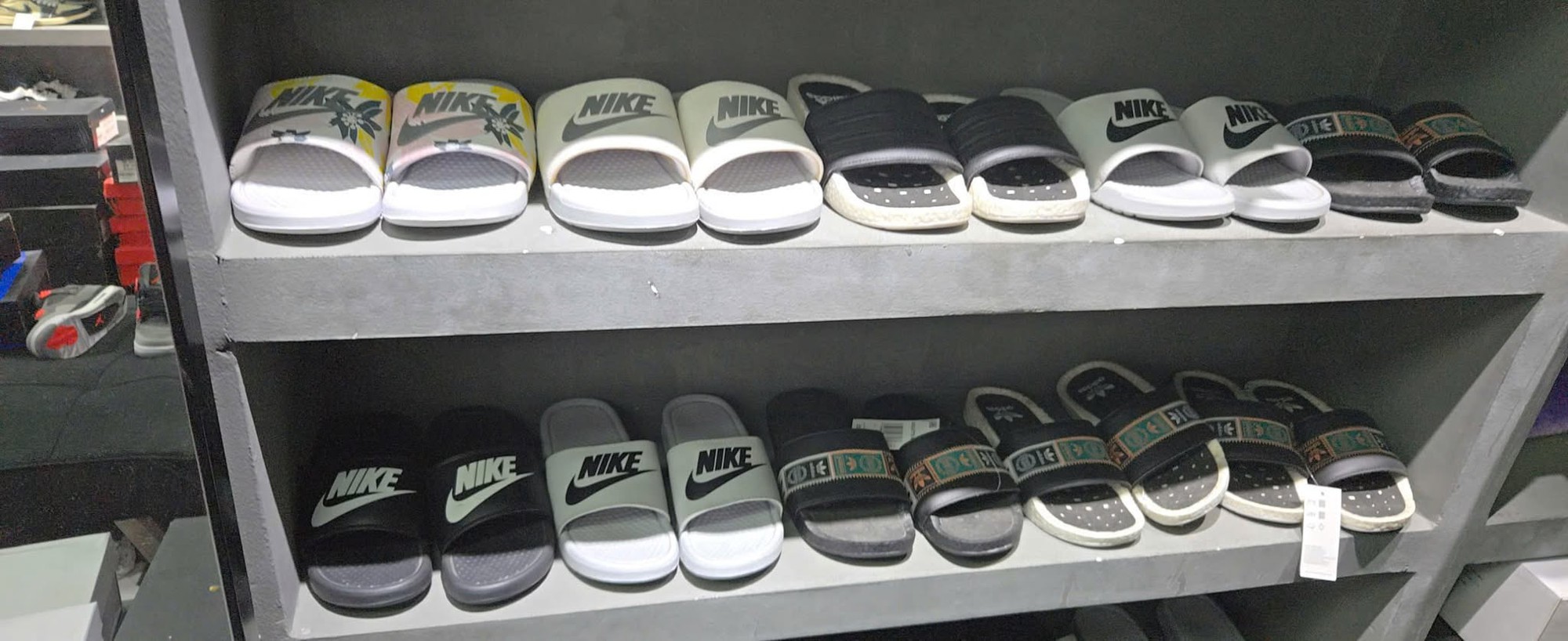 Cận cảnh kho hàng, lời khai gây sốc của ông chủ chuỗi K.W Sneaker Nguyễn Trần Việt Hoàng: Mua giày giả từ các hội nhóm online rồi bán thu lợi nhuận cao - Ảnh 1.