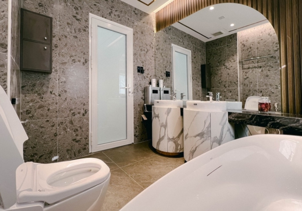 Cặp đôi quyền lực showbiz ở biệt thự ngoại ô sang như resort 5*: Sân thượng rộng đến mức có thể đạp xe, hồ bơi riêng trong khuôn viên nhà- Ảnh 17.