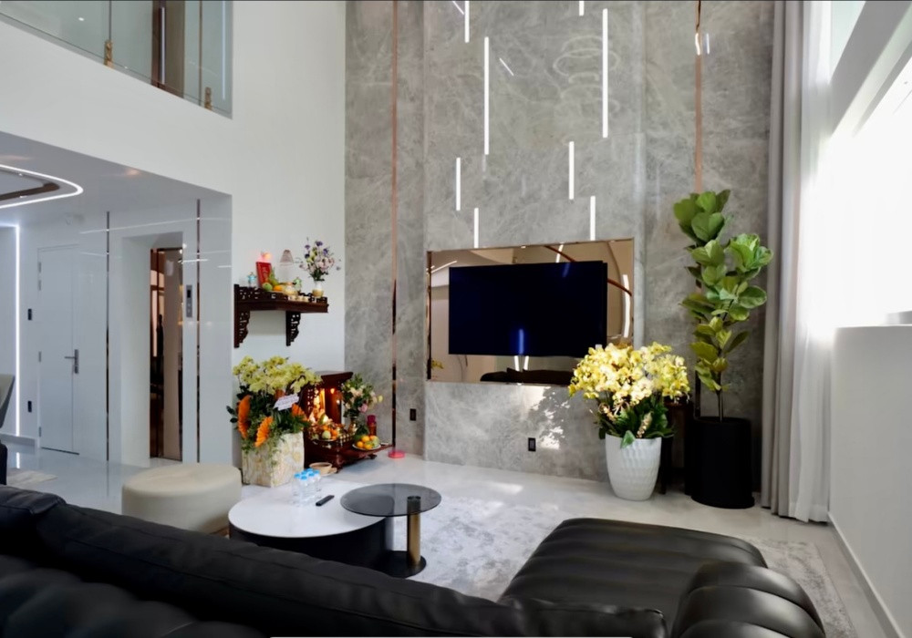 Cặp đôi quyền lực showbiz ở biệt thự ngoại ô sang như resort 5*: Sân thượng rộng đến mức có thể đạp xe, hồ bơi riêng trong khuôn viên nhà- Ảnh 5.