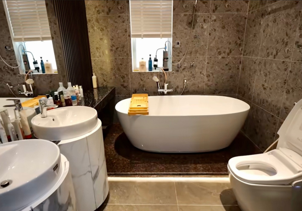 Cặp đôi quyền lực showbiz ở biệt thự ngoại ô sang như resort 5*: Sân thượng rộng đến mức có thể đạp xe, hồ bơi riêng trong khuôn viên nhà- Ảnh 18.
