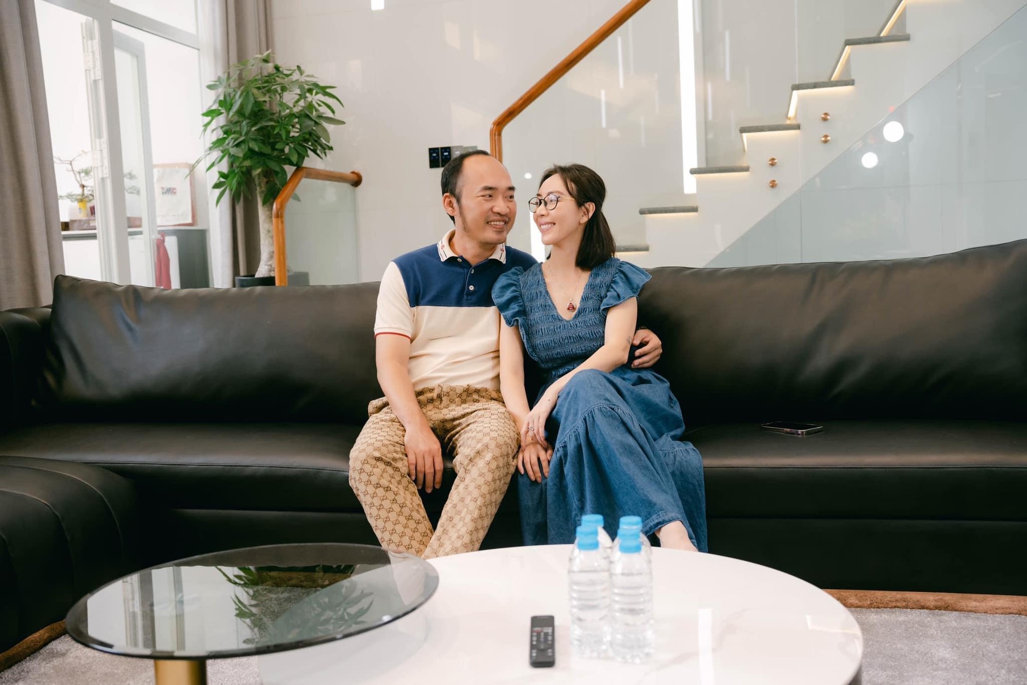 Cặp đôi quyền lực showbiz ở biệt thự ngoại ô sang như resort 5*: Sân thượng rộng đến mức có thể đạp xe, hồ bơi riêng trong khuôn viên nhà- Ảnh 4.