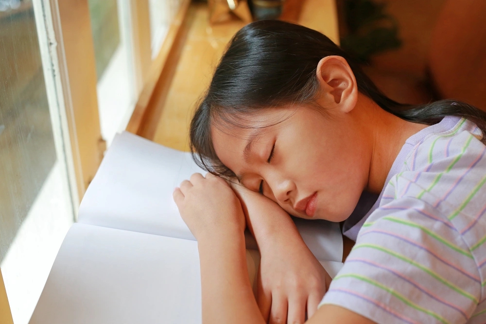 Chuyên viên tư vấn học đường cảnh báo: Đem ngay "3 THỨ" này ra khỏi phòng ngủ con bạn!- Ảnh 1.
