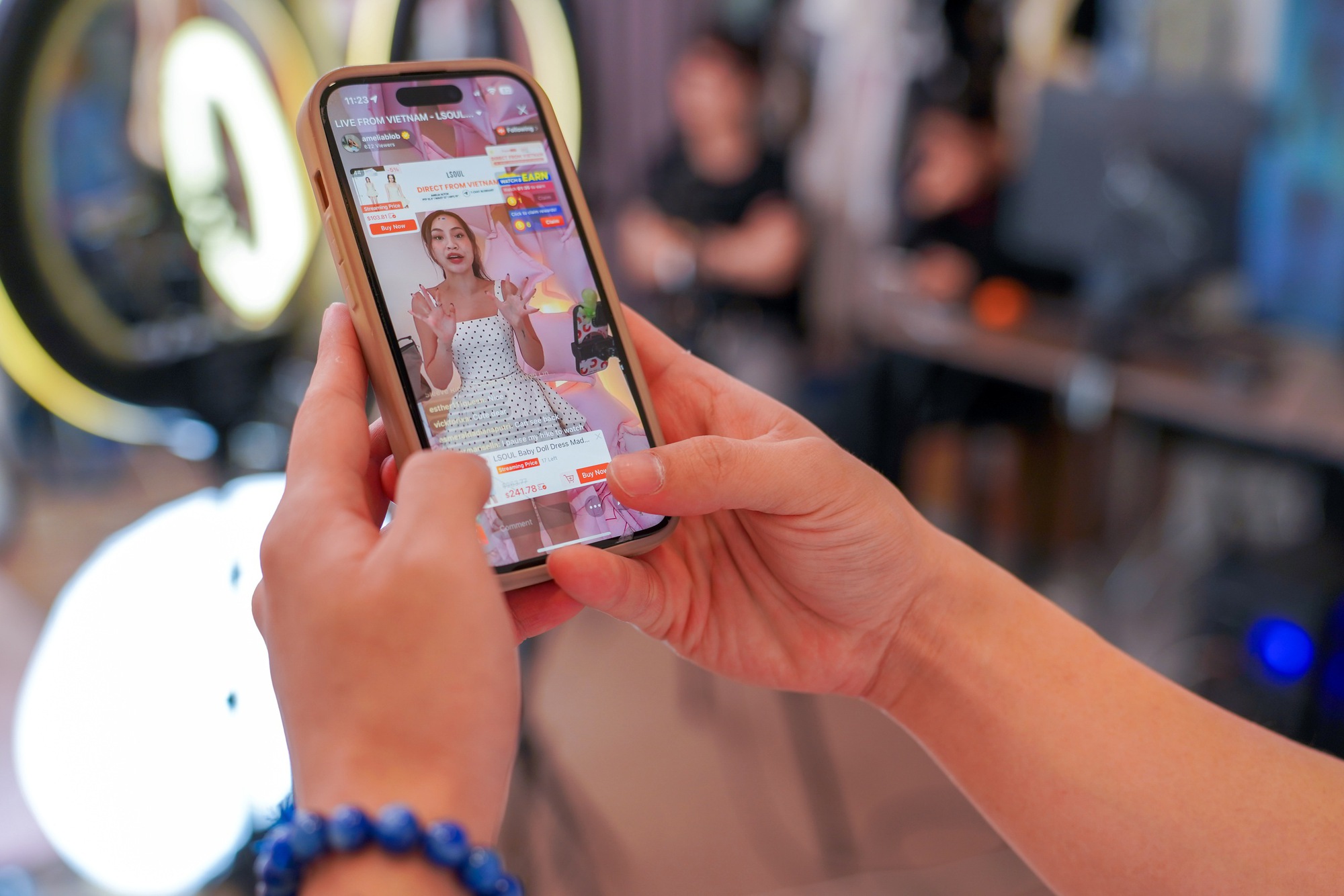 Bộ Công Thương làm việc với Shopee , TikTok Shop về chính sách tăng phí thương mại điện tử - Ảnh 1.