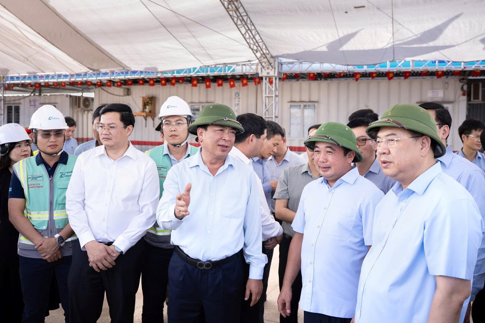 Khoảnh khắc tổng thầu chạy đua ngày đêm kịp hoàn thành siêu sân bay 200.000 tỷ lớn nhất miền Bắc- Ảnh 1.