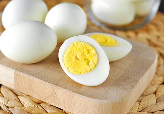Ăn trứng hàng ngày suốt 1 năm, người phụ nữ 63 tuổi nhận tin vui - Ảnh 2.