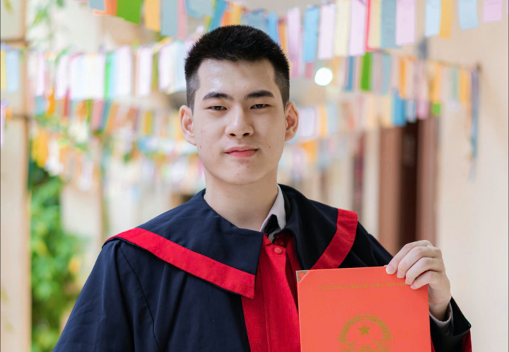 Thủ khoa tốt nghiệp xuất sắc ĐH Kinh tế Quốc dân, sở hữu bài báo quốc tế Q1- Ảnh 1.