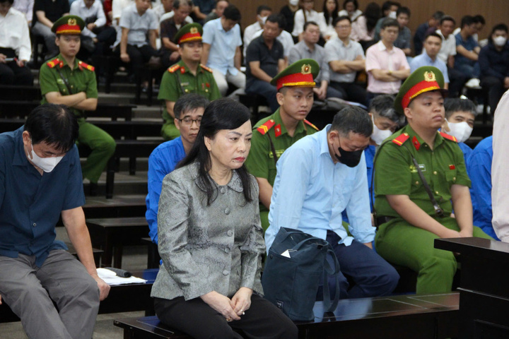 Cựu Bộ trưởng Y tế Nguyễn Thị Kim Tiến nộp lại toàn bộ số tiền hưởng lợi và thêm 17 tỷ đồng- Ảnh 1.
