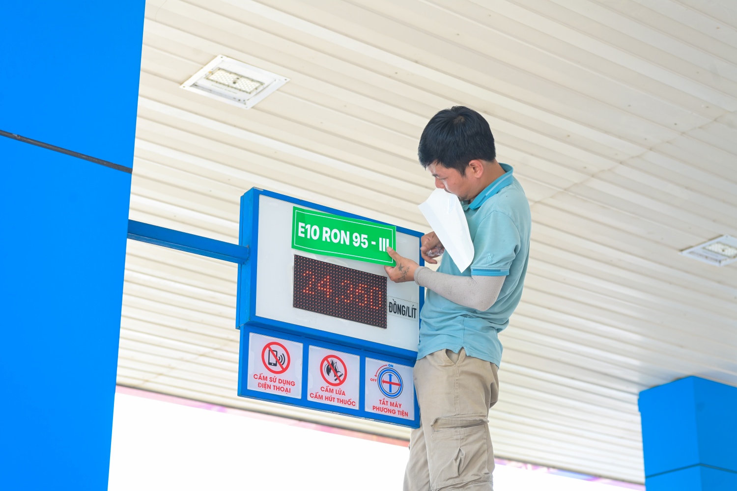 Từ 1/6, ngoài xăng E10, người dân có thể lựa chọn xăng nào khác? - Ảnh 1.