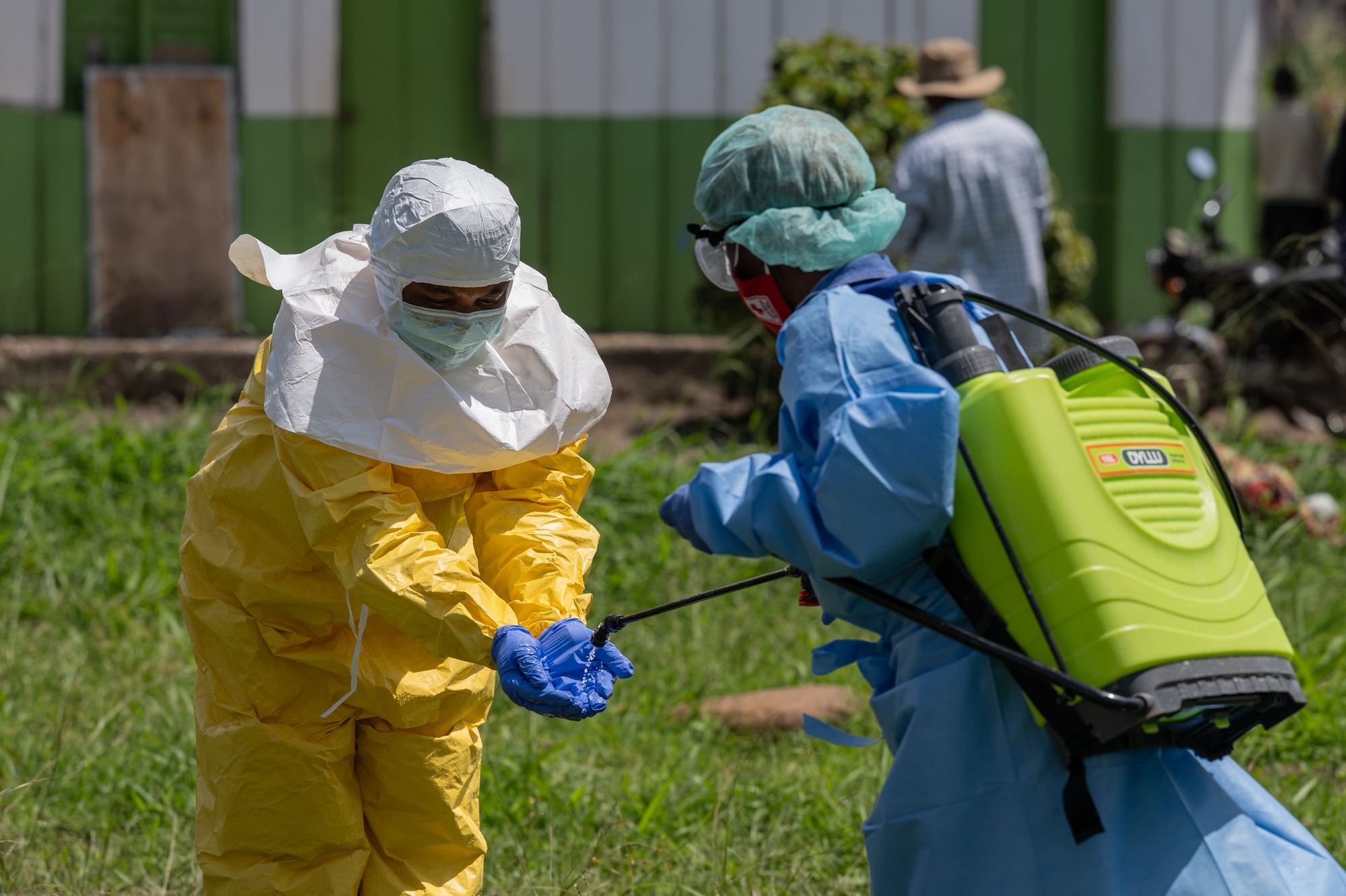 Khoảng 139 ca tử vong trong đợt bùng phát Ebola ở Congo và Uganda- Ảnh 1.