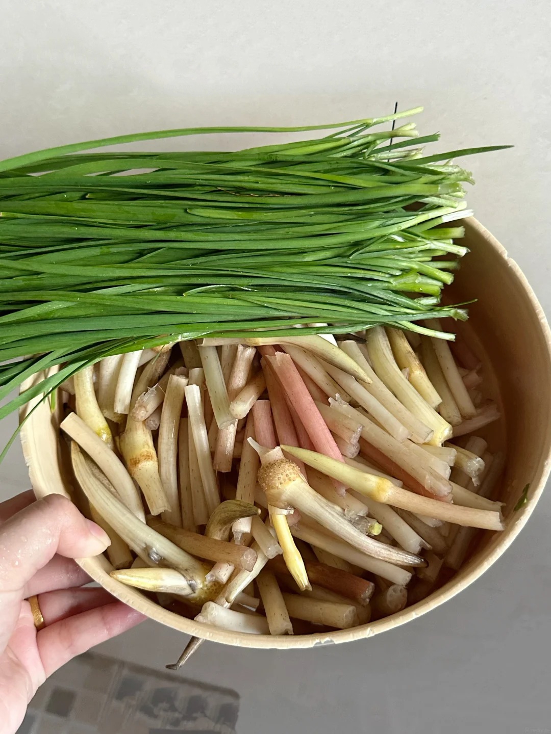 Đi chợ thấy loại rau này nhất định phải mua: Xào với hẹ 5 phút ra món ngon "tốn cơm", người sành ăn mới biết - Ảnh 2.